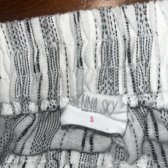 Sienna Sky Small shorts - Picture 4 of 4